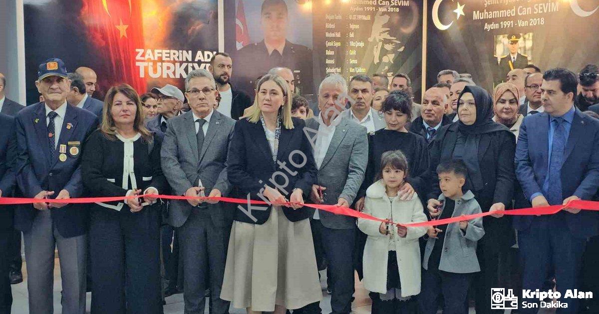 "Nazilli'de Şehit Teğmen Muhammet Can Sevim'in İsmi Ölümsüzleşti" başlıklı haber için fotorealistik,