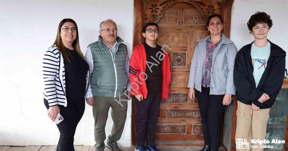 "Muğla'nın Mimari İncisi Katrancı Evleri: Genç Kaşiflerden Tarihi İmza" başlıklı haber için fotoreal