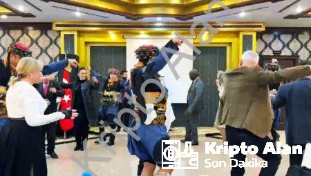 İzmir’de Kültürel Şölen: Büyükelçiler Sağlık Turizmi Zirvesinde Zeybek Oynadı