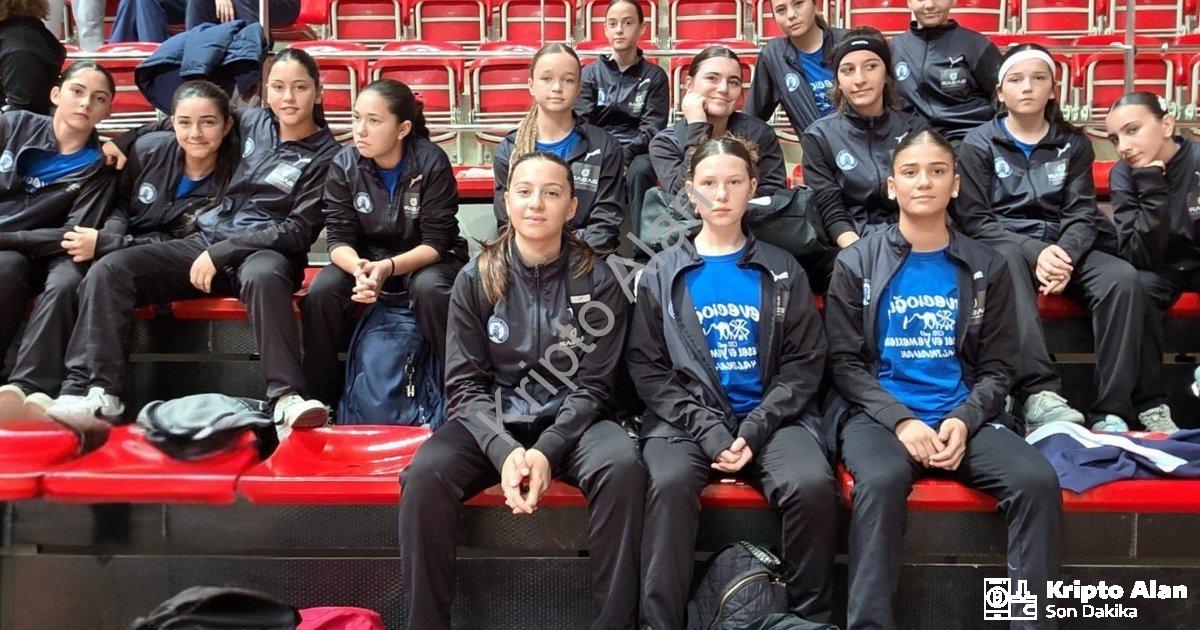 "Yalıkavakspor Gençlerinden Konya'da Tarihi Fark: Mevlana Turnuvası'na Hızlı Başlangıç" başlıklı hab