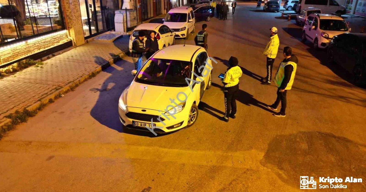 "Bolvadin'de Geniş Çaplı Huzur Operasyonu: Emniyet Göz Açtırmadı" başlıklı haber için fotorealistik,