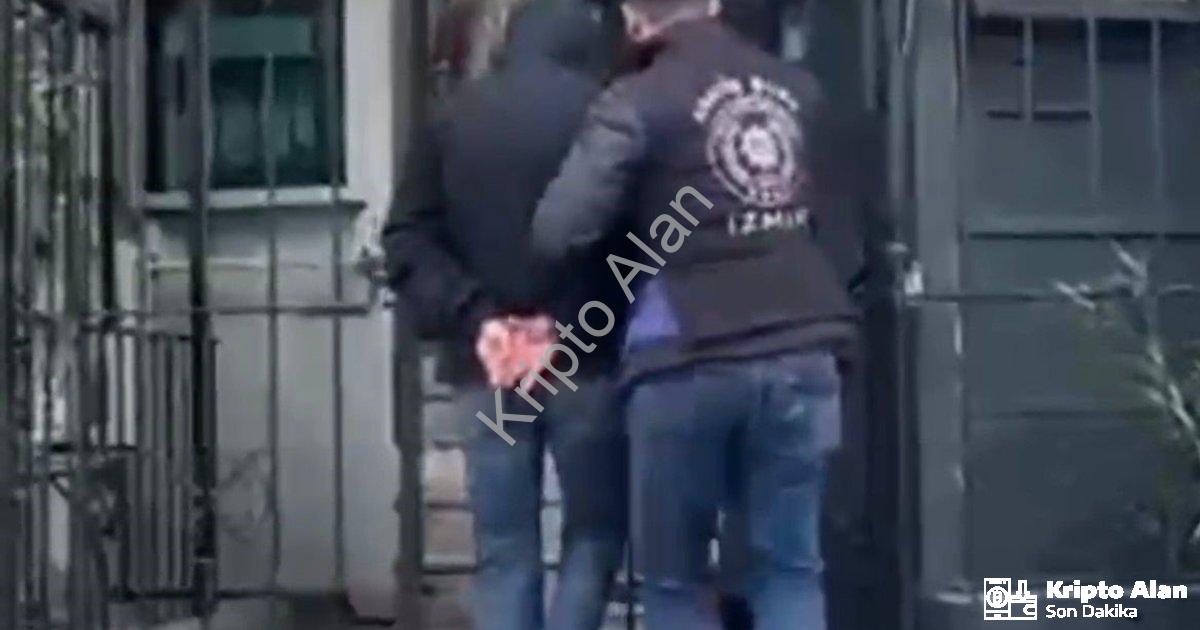 "İzmir Konak'ta Polisten Kaçamadı: 23 Yıl Hapis Cezasıyla Aranıyordu" başlıklı haber için fotorealis