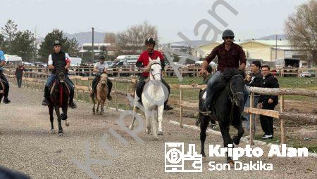 Tavşanlı’da Nefes Kesen Rahvan At Yarışları Heyecanı Yaşandı