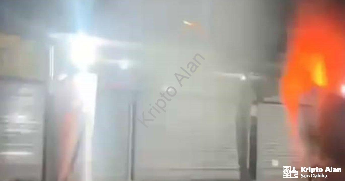 "İzmir'de Dehşet Gecesi: 'Serdengeçtiler' Sloganlarıyla İş Yerine Saldırı!" başlıklı haber için foto