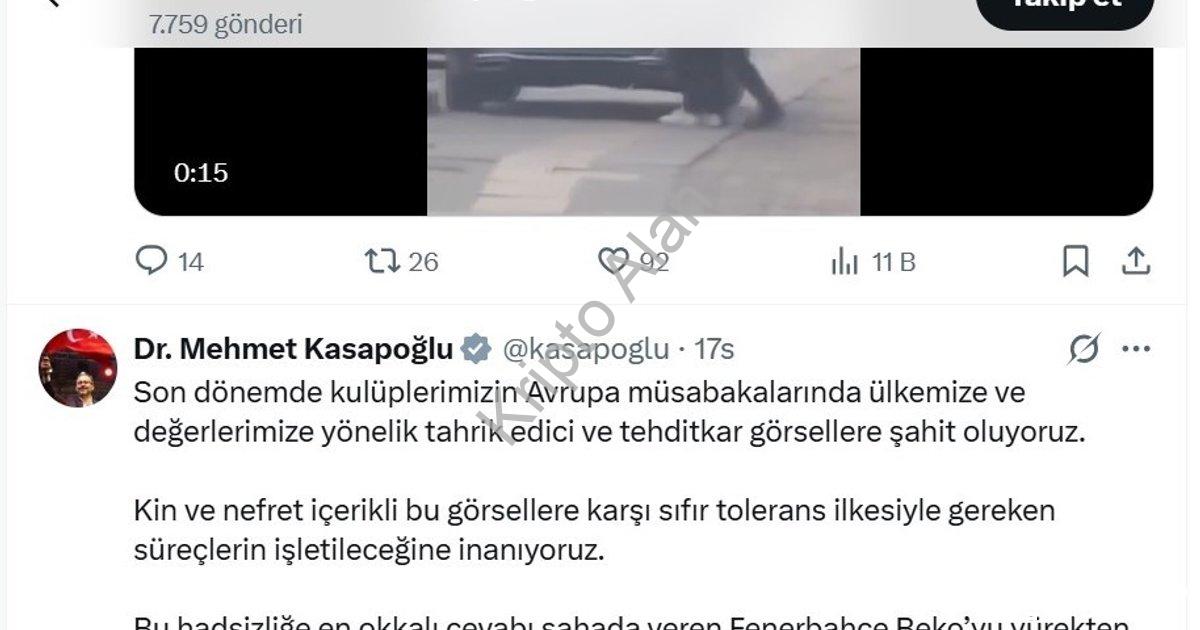 "Kasapoğlu'ndan Sırp Taraftarın Irkçı Pankartına Çok Sert Yanıt!" başlıklı haber için fotorealistik,