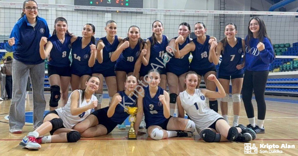 "Kütahya Belediyespor'un Genç Kızları Voleybolun Zirvesinde" başlıklı haber için fotorealistik, prof