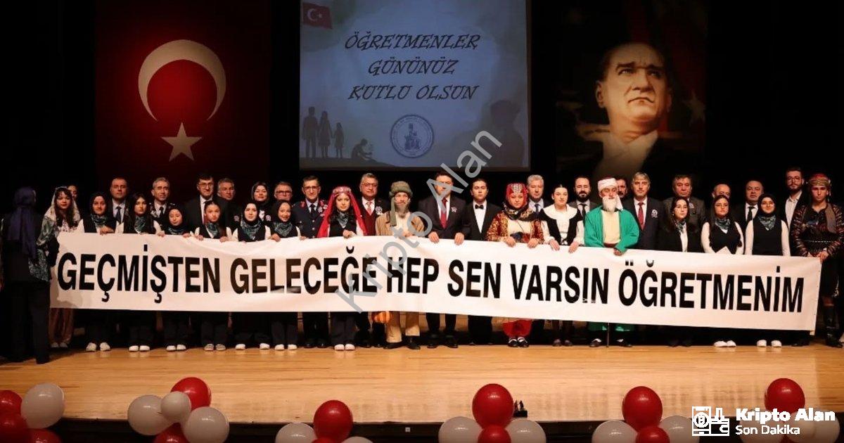 "Kütahya'da Öğretmenler Günü Coşkuyla Kutlandı" başlıklı haber için fotorealistik, profesyonel bir h
