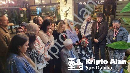 Eski öğrencilerden emekli öğretmene unutulmaz Öğretmenler Günü