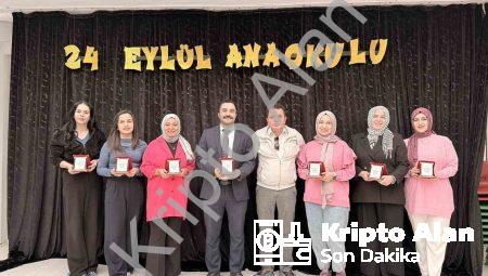 Muhtardan 24 Kasım’da Öğretmenlere Plaketli Sürpriz