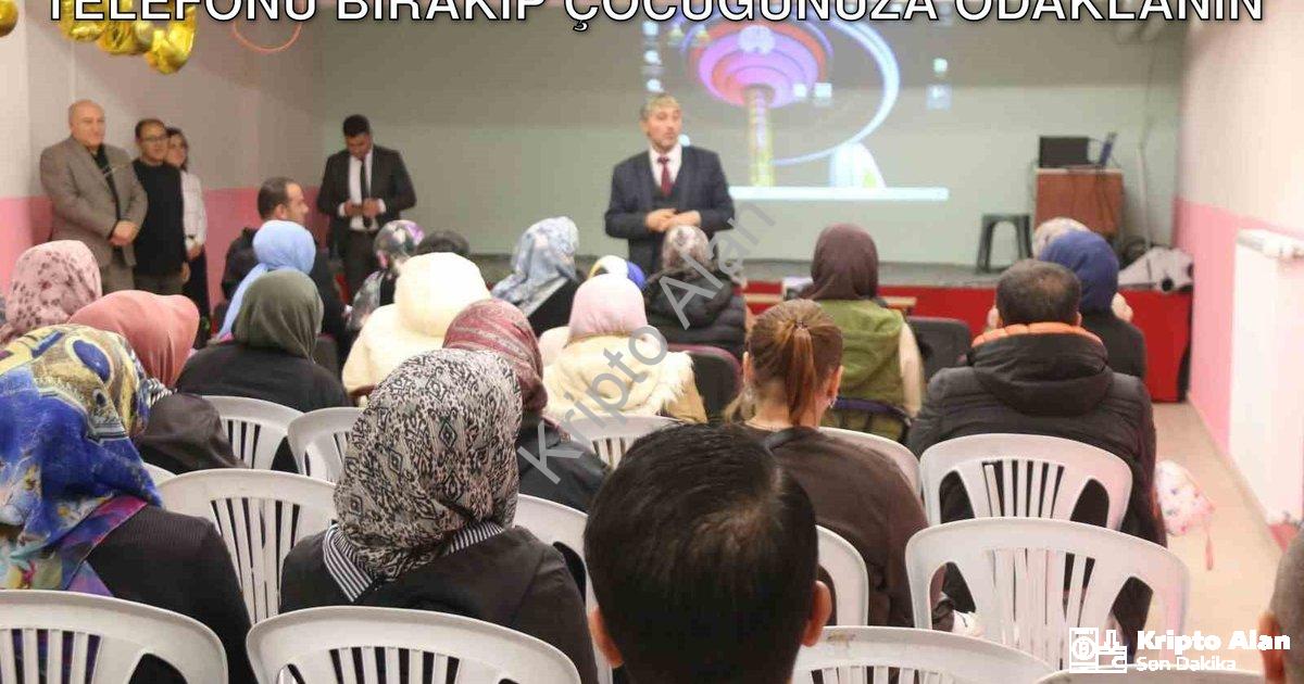 "Müdür Yılmaz'dan Velilere Kritik Uyarı: Telefonu Bırakıp Çocuğunuza Odaklanın" başlıklı haber için