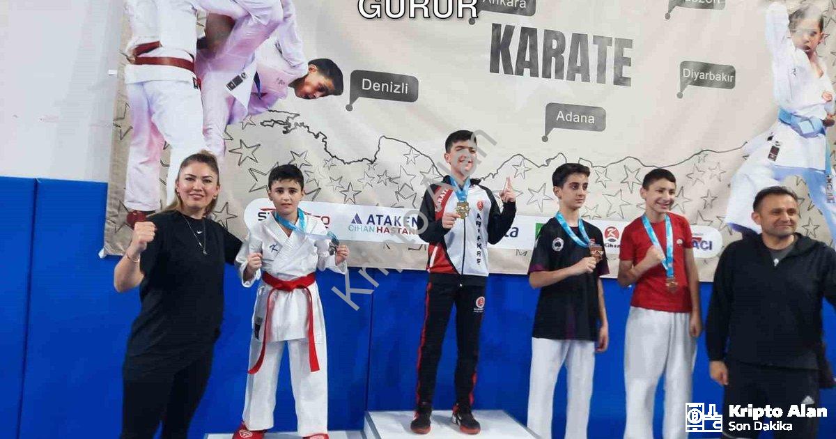 "Aliağalı Genç Karateciler Denizli'de Fırtına Gibi Esti: 4 Madalya ile Büyük Gurur" başlıklı haber i