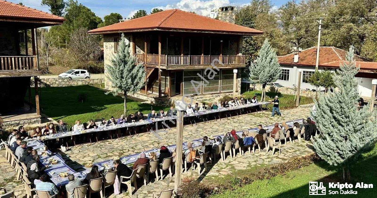 "Beyağaç'ta Anlamlı Buluşma: Başkan Pütün Öğretmenleri Yalnız Bırakmadı" başlıklı haber için fotorea