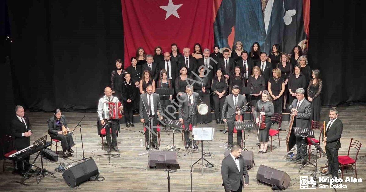 "Efeler'de Sanat Şöleni: Maarif Korosu'ndan Unutulmaz Performans" başlıklı haber için fotorealistik,