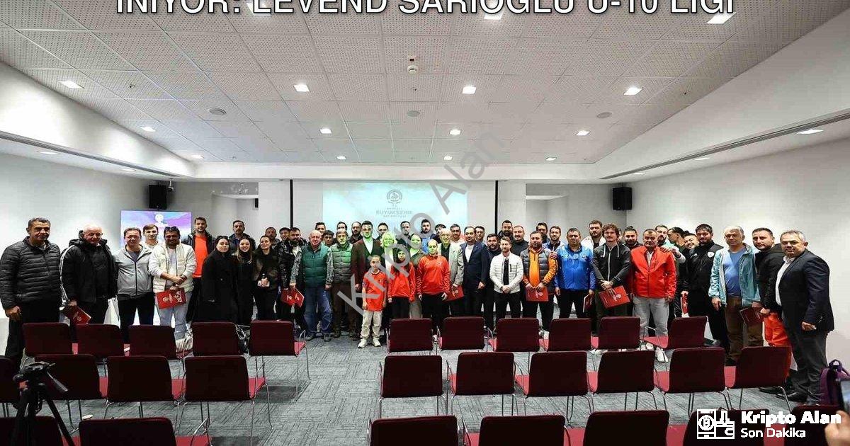 "Denizli'de Geleceğin Yıldızları Sahaya İniyor: Levend Sarıoğlu U-10 Ligi" başlıklı haber için fotor