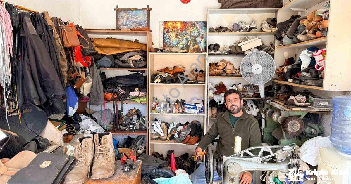 "Datça'nın Tek Ayakkabı Ustası Rıdvan Arslan: Mesleğin Son Temsilcisi" başlıklı haber için fotoreali