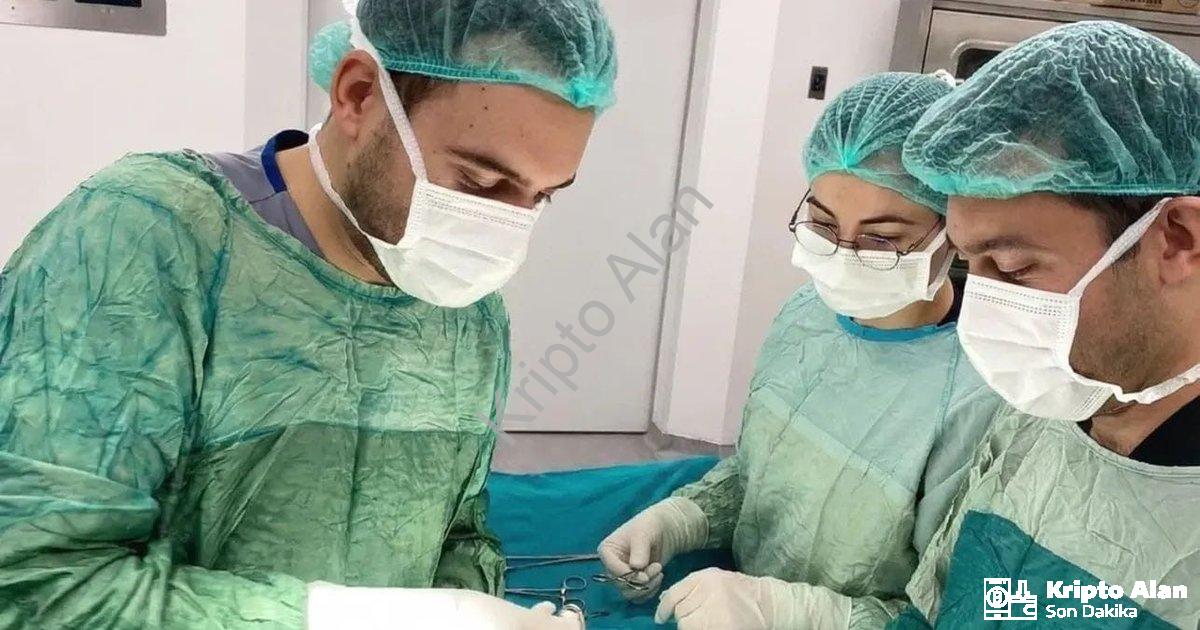 "Şuhut Devlet Hastanesi'nde Bir İlk: Modern Yöntemle Fıtık Ameliyatı Başarısı" başlıklı haber için f